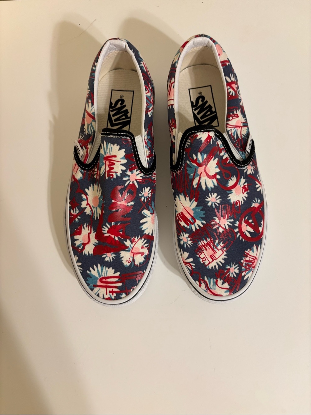 VANS- Classic Slip-On Unisex Womens 7.5 | Men’s 6 Blue Floral Graffiti ✨ NEW ✨